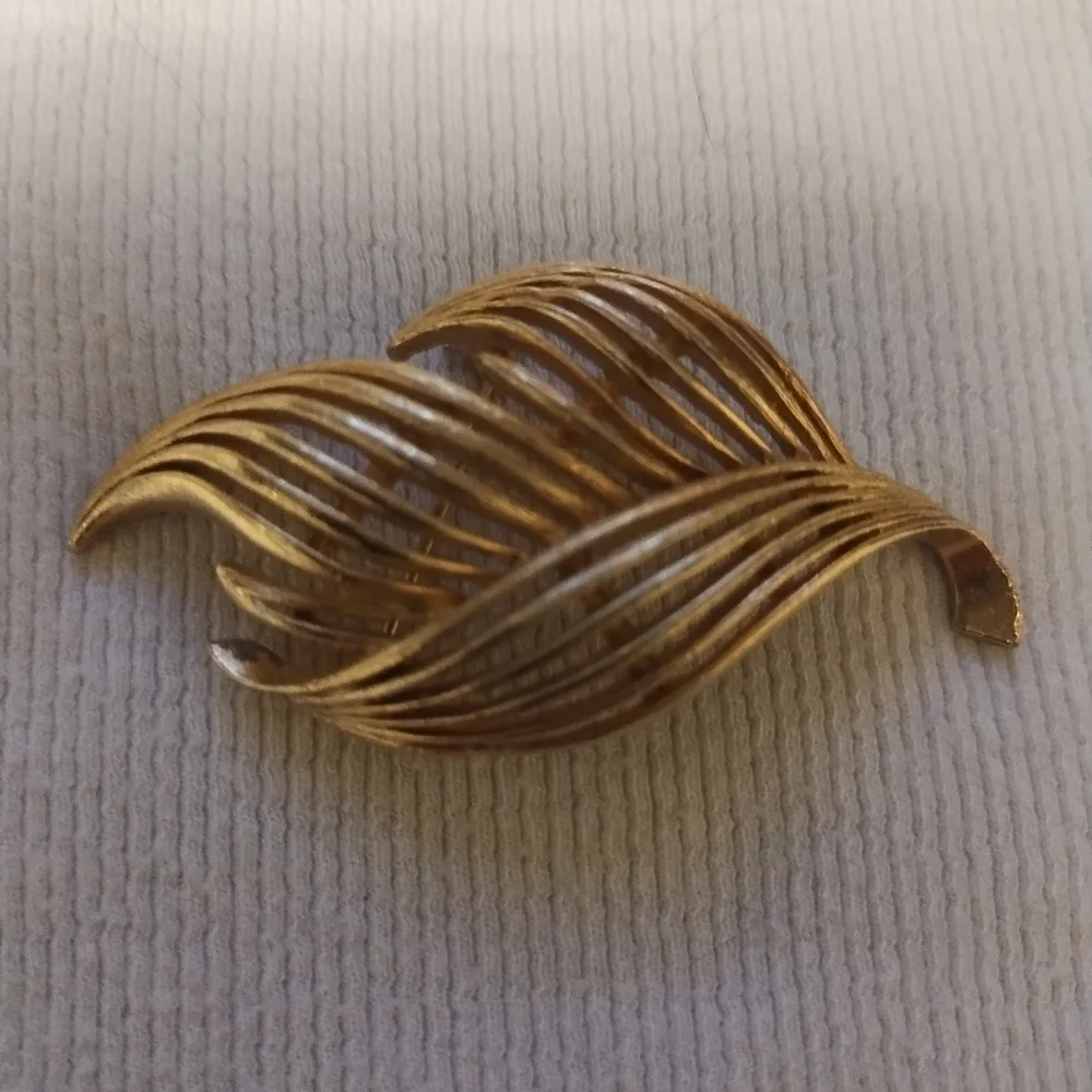 Vintage Lisner signed brooch and earrings